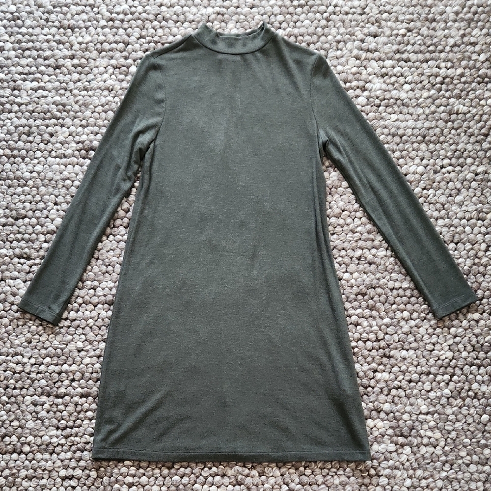 Minimalist Long Sleeve Shift Dress - Olive Green